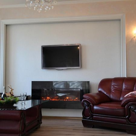 Hotel Aquarius Tjornomorsk Exteriör bild