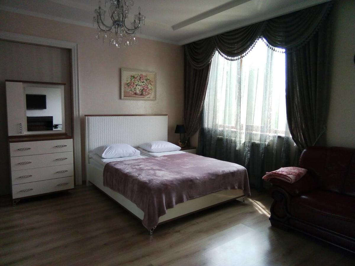 Hotel Aquarius Tjornomorsk Exteriör bild