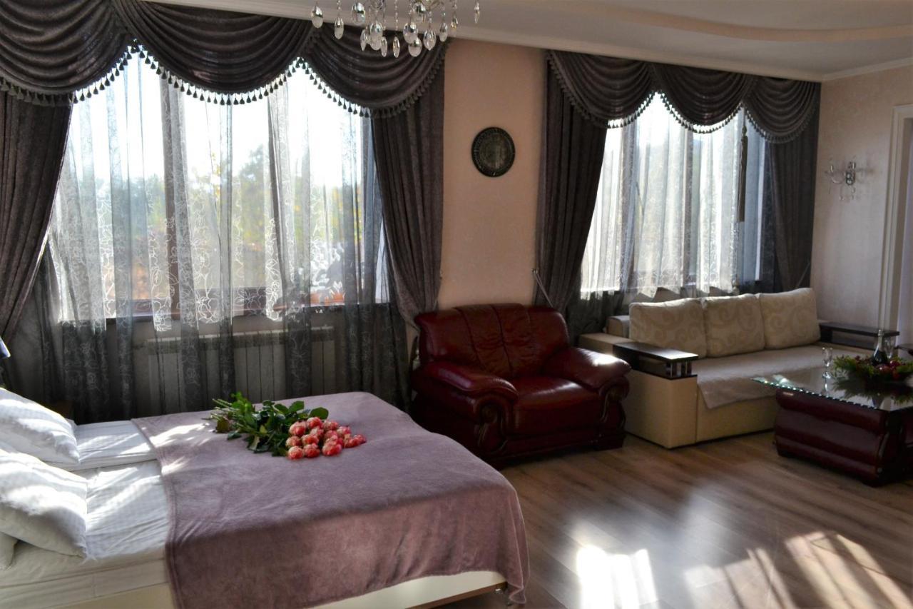 Hotel Aquarius Tjornomorsk Exteriör bild