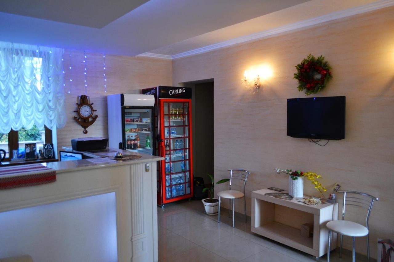 Hotel Aquarius Tjornomorsk Exteriör bild