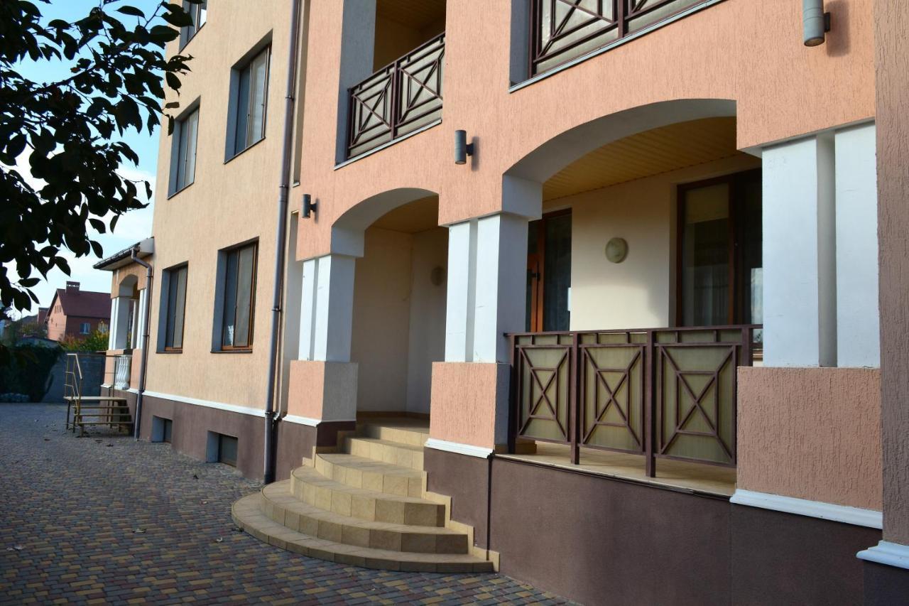 Hotel Aquarius Tjornomorsk Exteriör bild