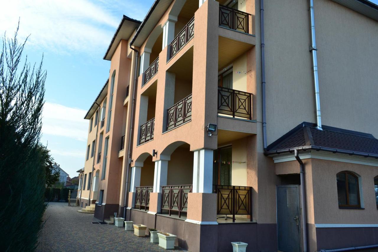 Hotel Aquarius Tjornomorsk Exteriör bild
