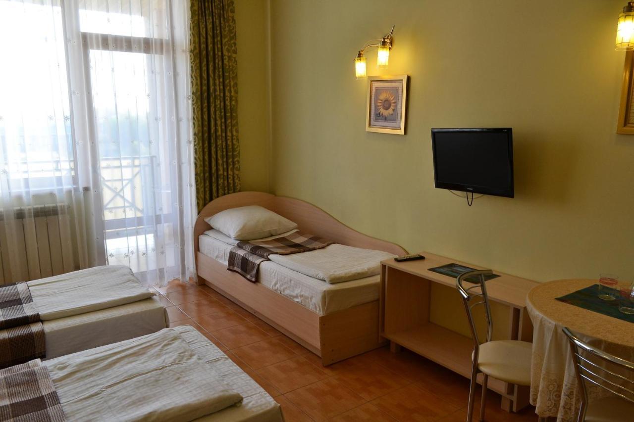 Hotel Aquarius Tjornomorsk Exteriör bild